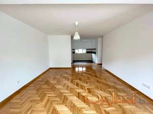 Porodičan četvorosoban stan sa dvorištem kod Kumodraške, 72m2